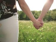 То, как вы держитесь за руки, расскажет о будущем ваших отношений